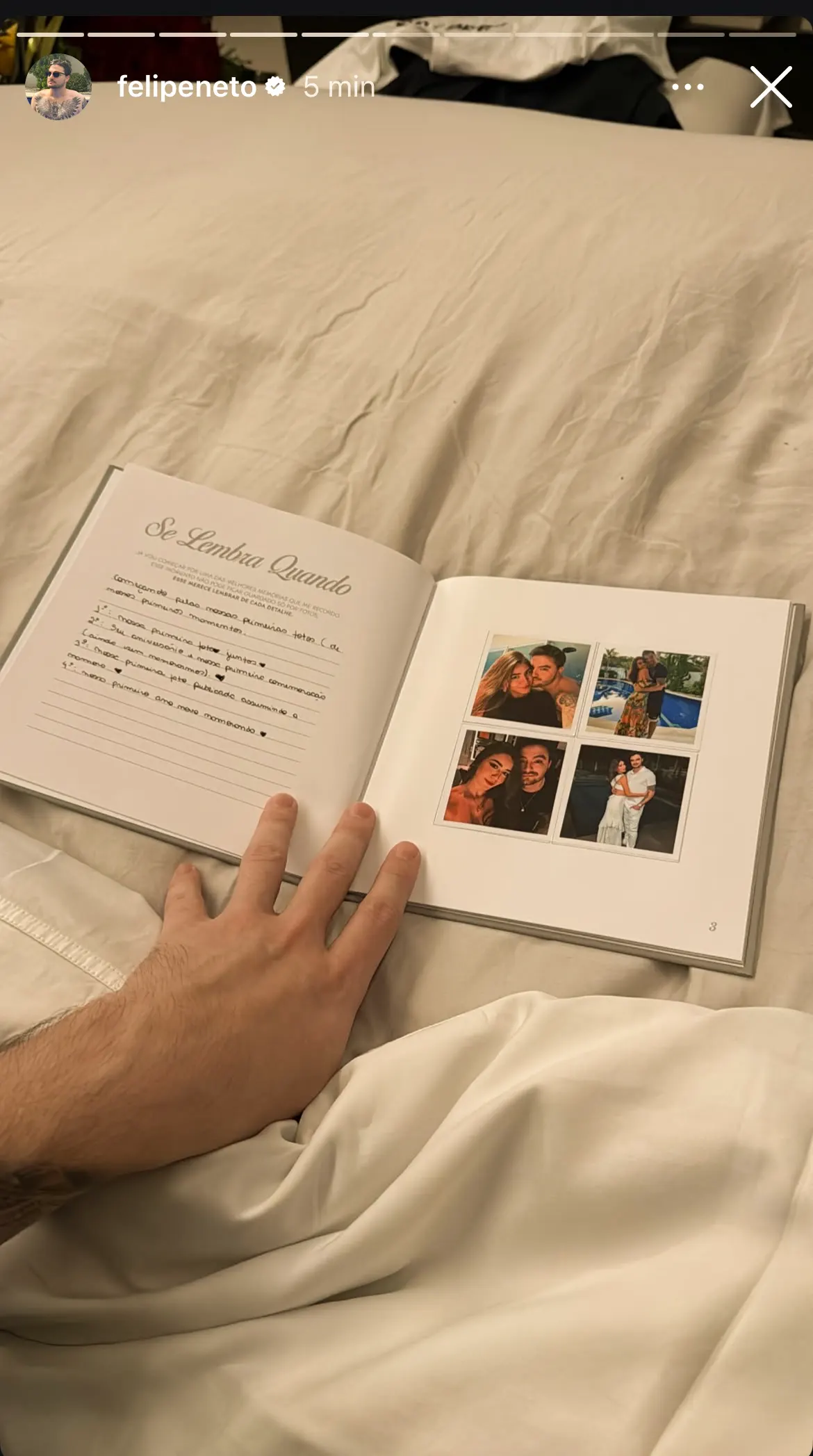 Cliente feliz com álbum